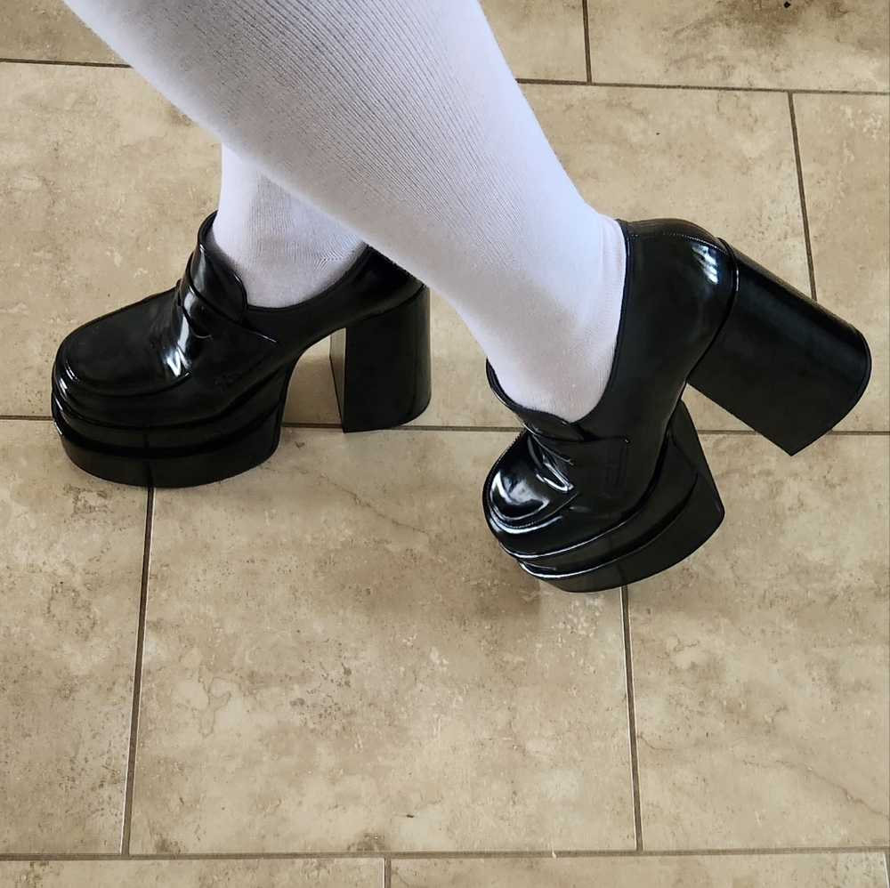 Steve Madden Catelyn size 10 platform loafers.